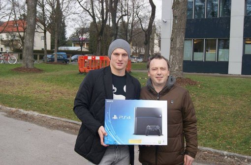 Toni Kroos bekommt seine PS4